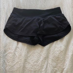 Black lululemon women’s speed up 2” shorts